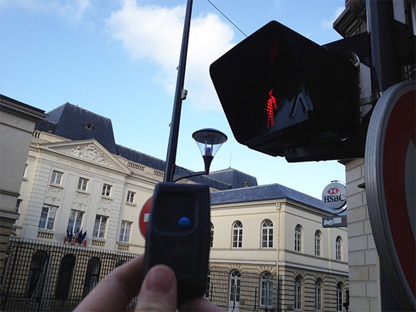 Feux tricolores avec télécommande pour les aveugles et mal-voyants, à Grand Paris Seine Ouest