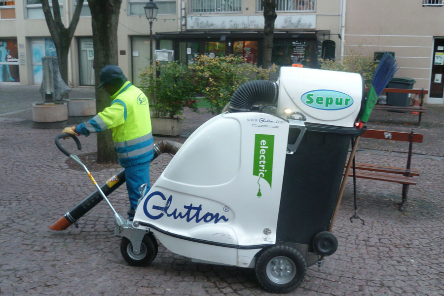 Agent de propreté de GPSO - aspirateur à déjections canines