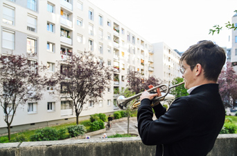 A Boulogne-Billancourt, au 162 rue de Paris, vendredi 1er mai 2020.