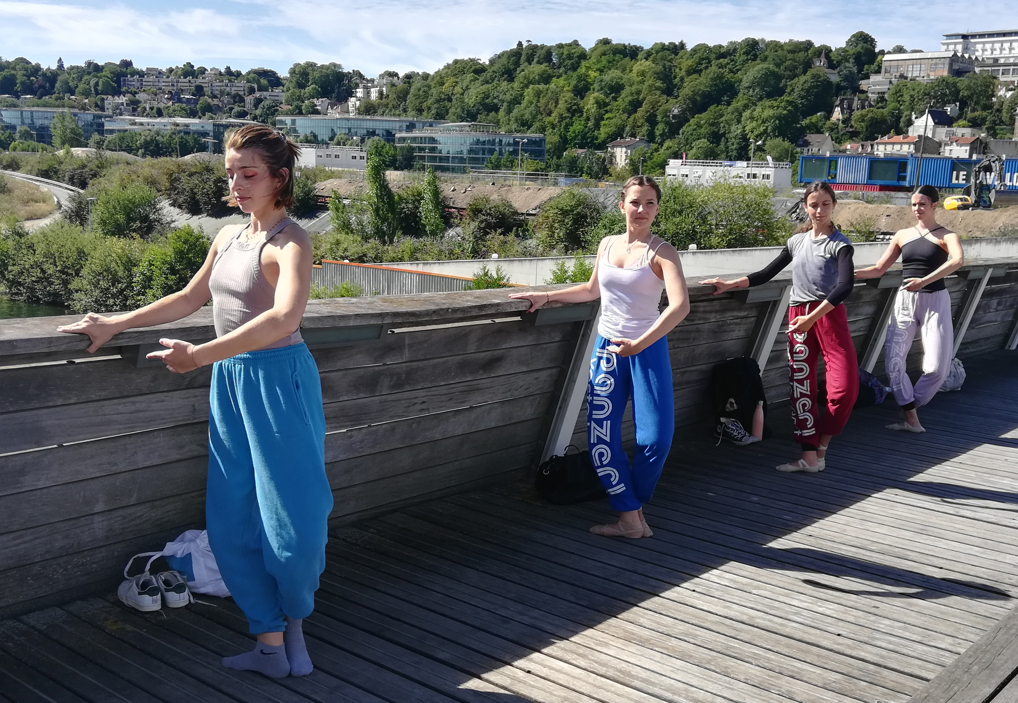 Danse à ciel ouvert - élèves de 3ème cycle de la classe de danse du conservatoire Niedermeyer à Issy-les-Moulineaux (Grand Paris Seine Ouest)