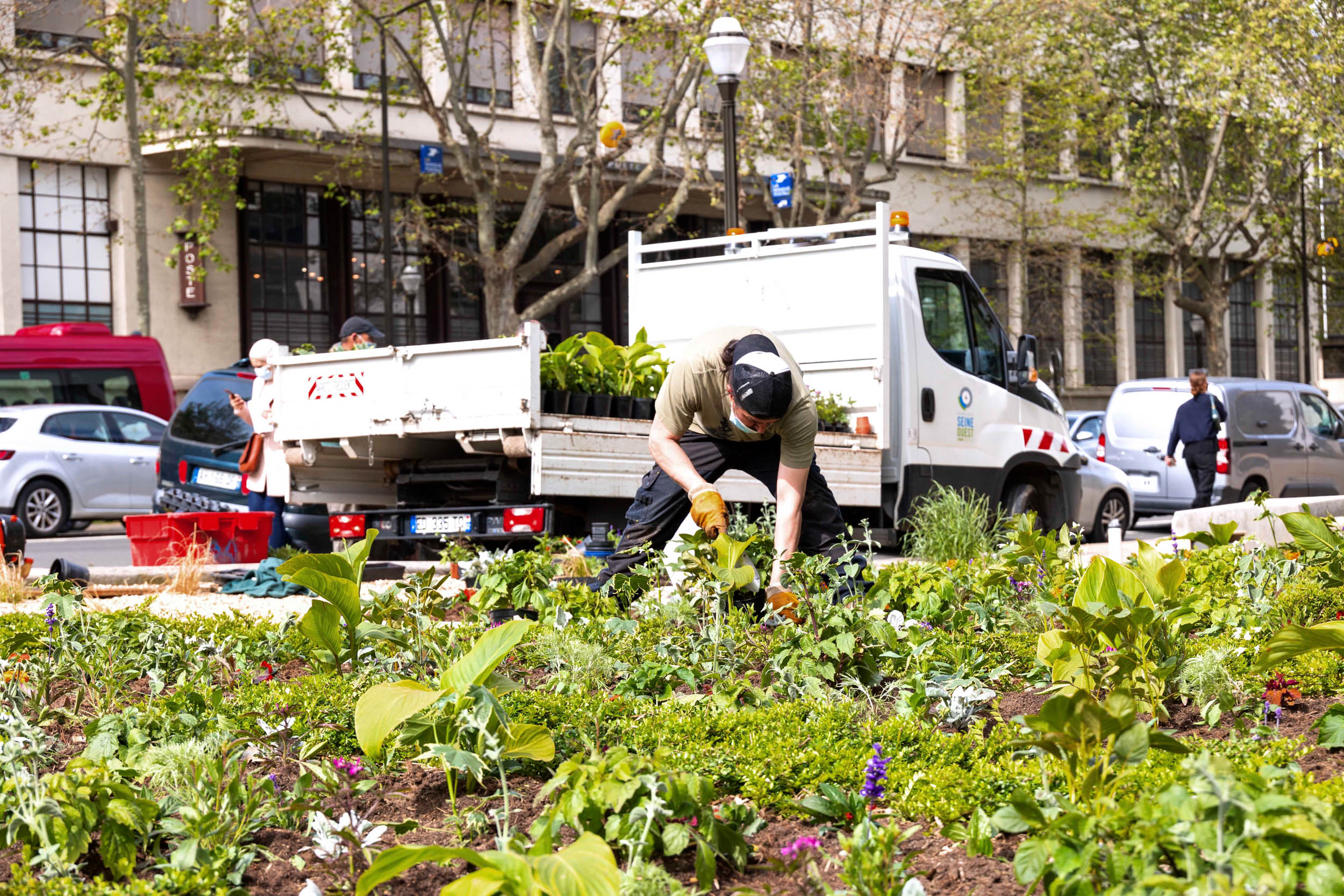 Jardiniers du fleurissement estival 2021 à Boulogne-Billancourt