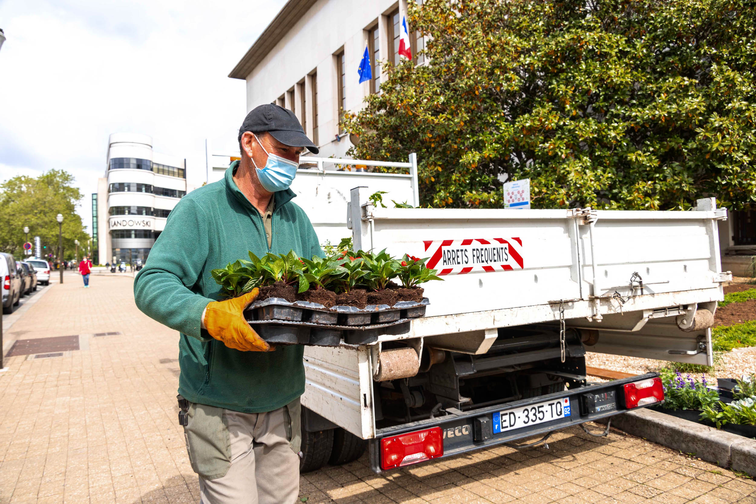 Jardiniers du fleurissement estival 2021 à Boulogne-Billancourt