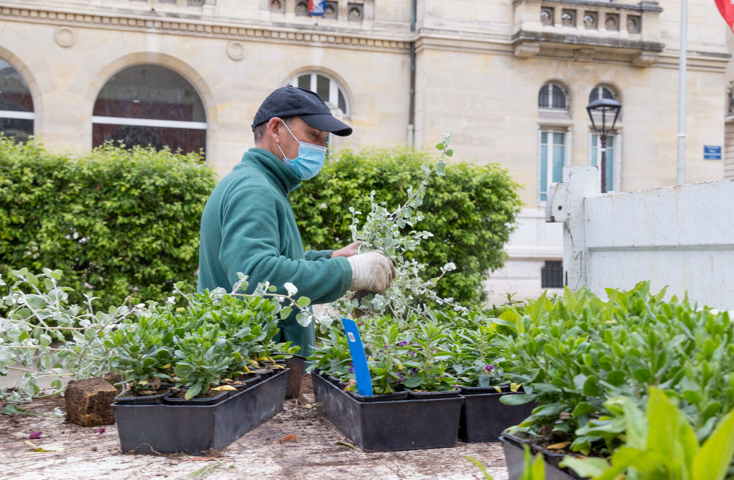 Jardiniers / fleurissement estival 2021 à Boulogne-Billancourt