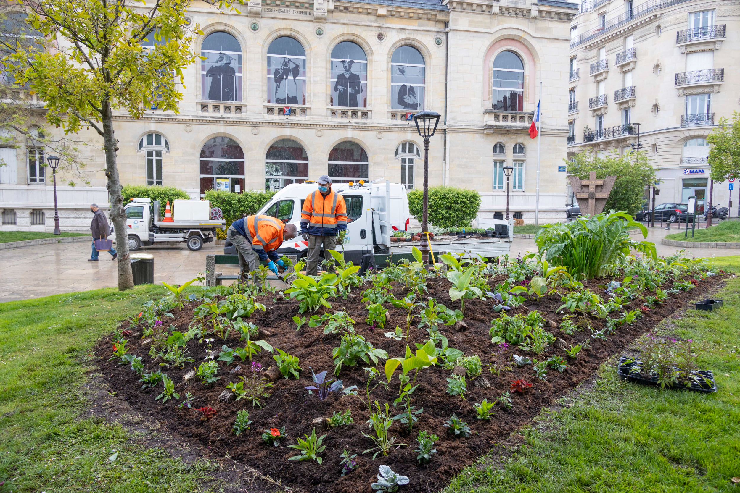 Jardiniers / fleurissement estival 2021 à Boulogne-Billancourt