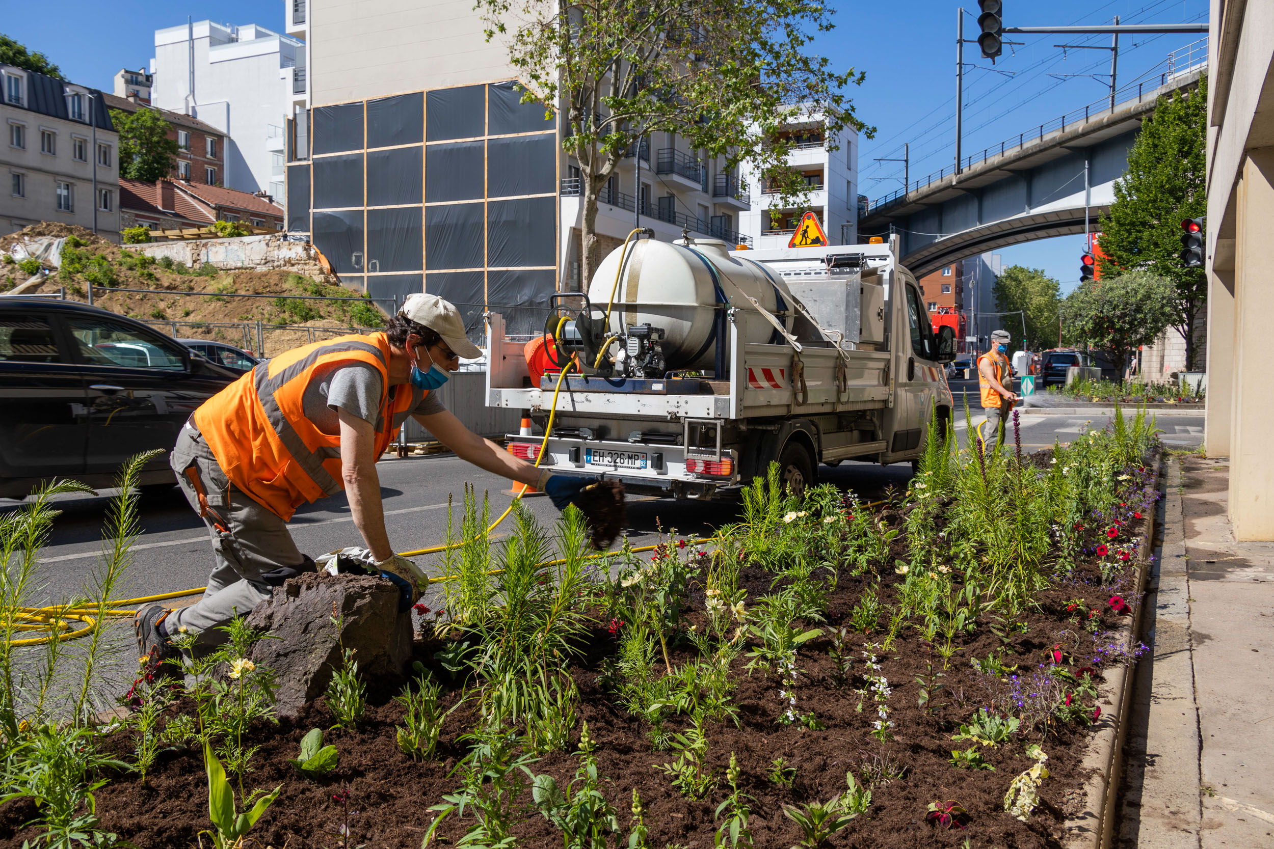 Jardiniers de GPSO / fleurissement estival 2021 à Issy-les-Moulineaux