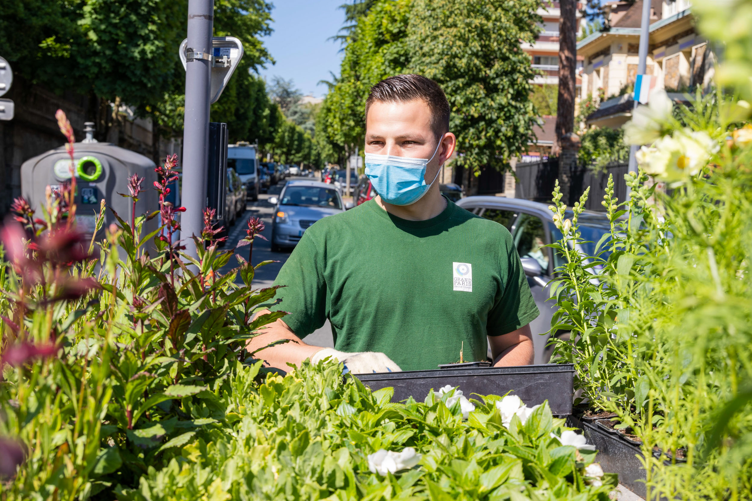 Jardiniers de GPSO / fleurissement estival 2021 à Issy-les-Moulineaux