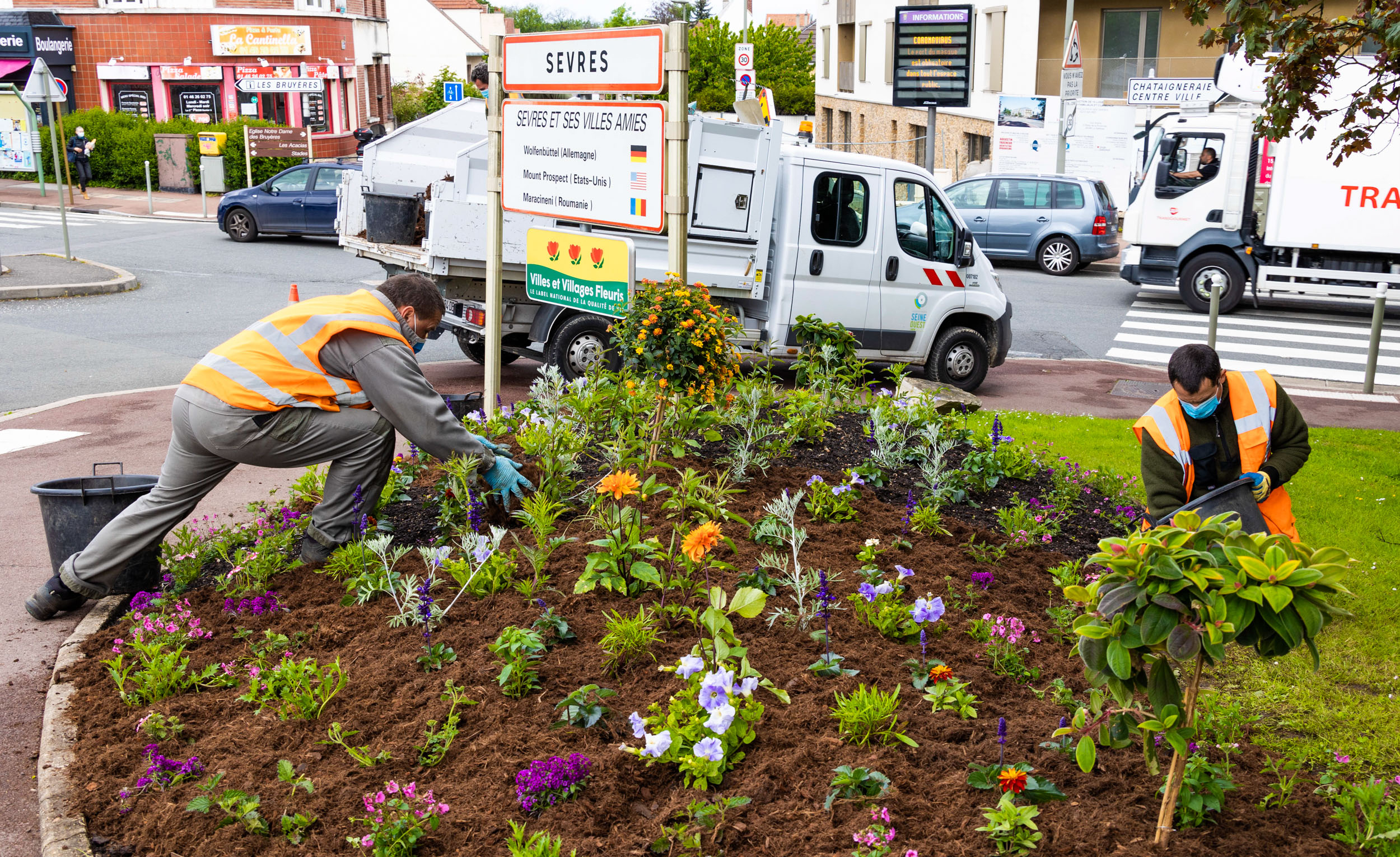 Jardiniers / fleurissement estival 2021 à Sèvres