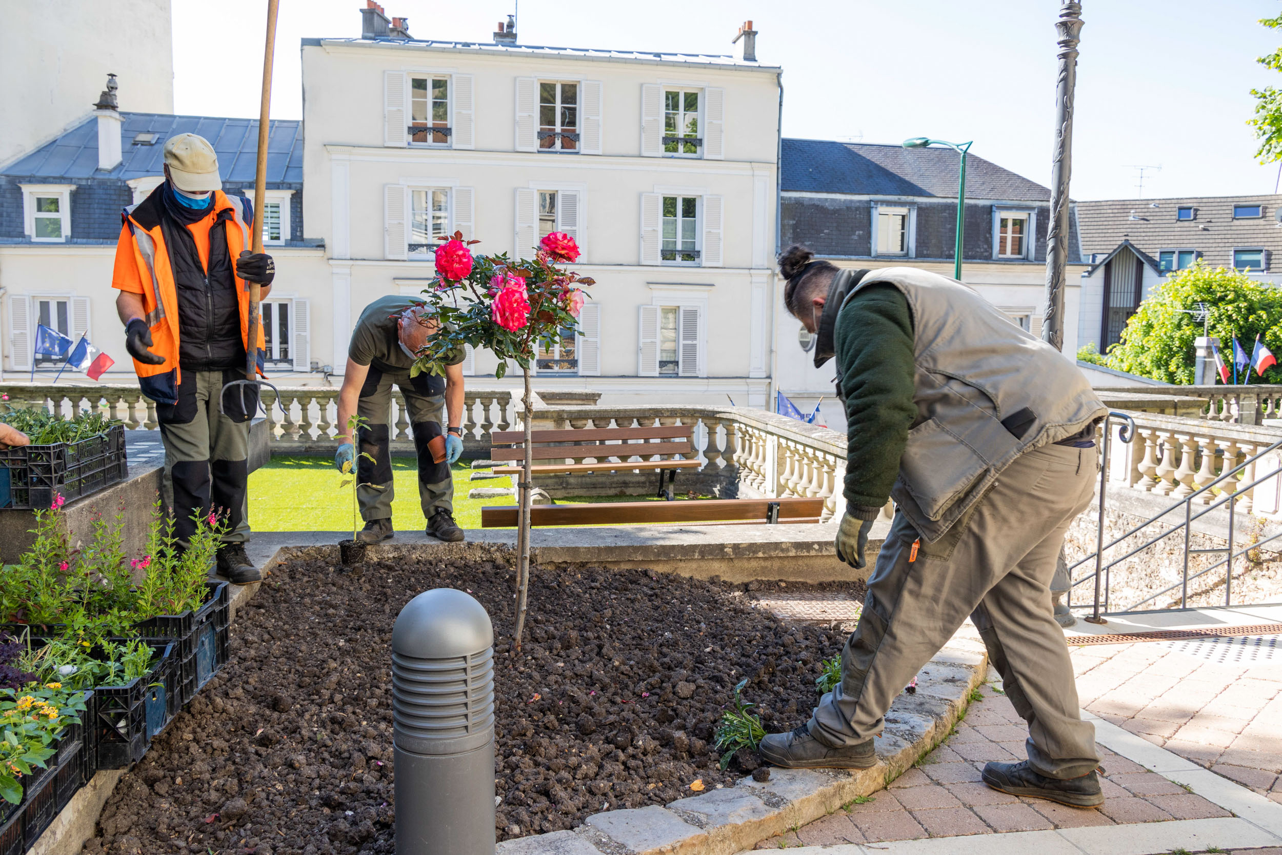 Jardiniers à Ville-d'Avray, fleurissement estival 2021