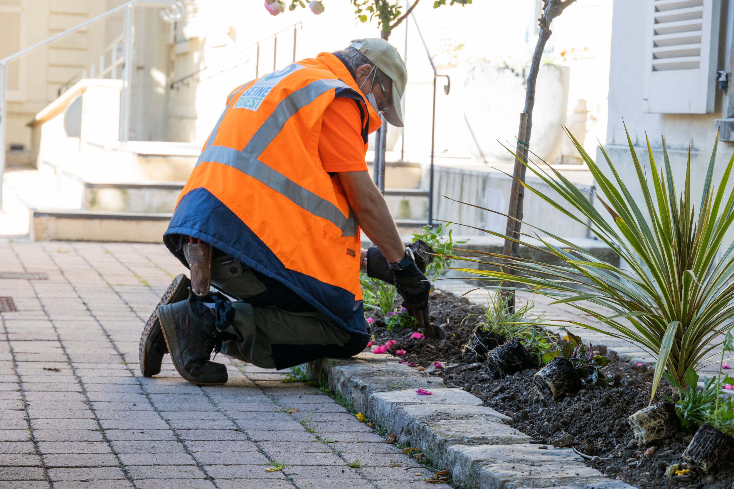 Jardiniers à Ville-d'Avray, fleurissement estival 2021