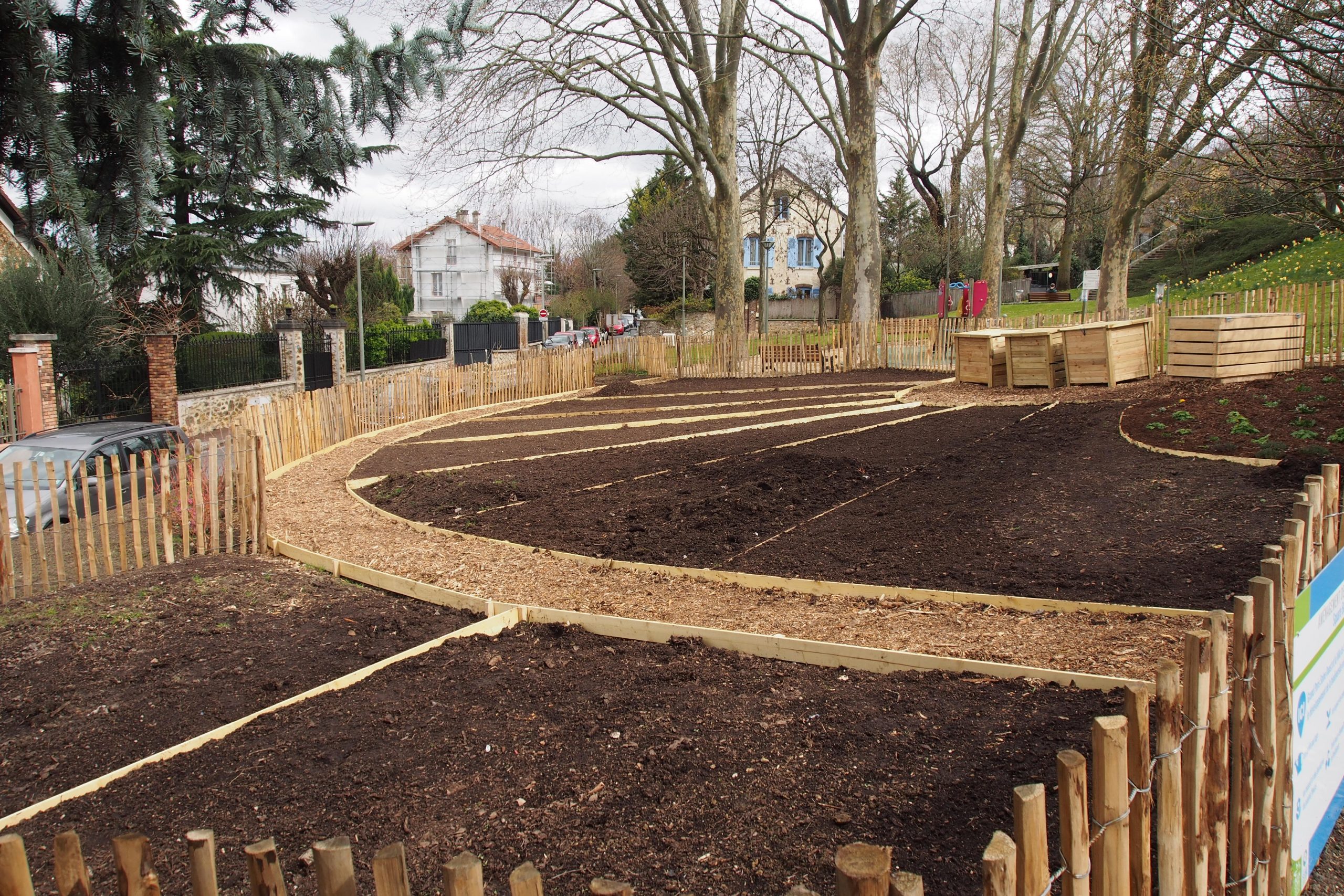 Mise en place du jardin partagé au square Bonnefous, à Sèvres